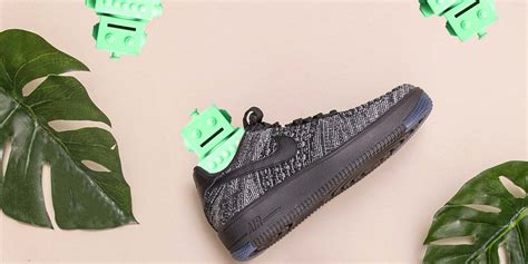how do shoe bots work